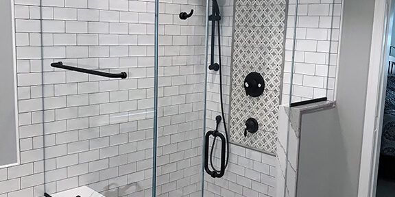 Panel door panel corner shower with a towel bar and robe hook in matte black